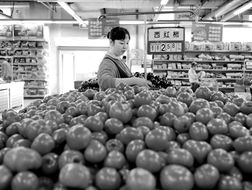 上周食用農(nóng)產(chǎn)品價格持續(xù)回落 消費(fèi)市場穩(wěn)步復(fù)蘇